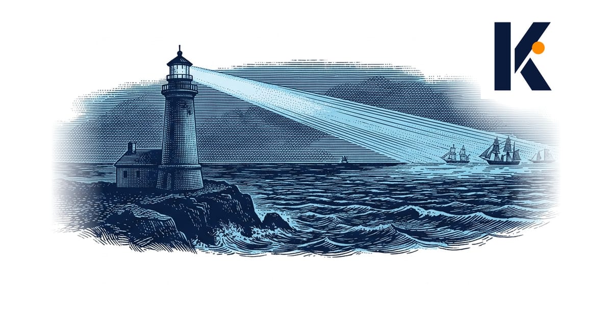 Phare côtier au crépuscule, faisceau balayant la mer au loin vers des navires à l'horizon - planche maritime 19e.