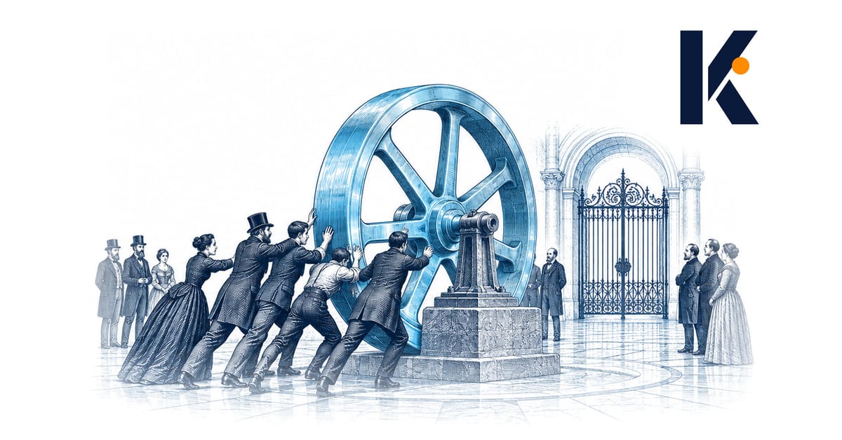 Volant d'inertie en laiton que des visiteurs font tourner dans une galerie, une porte fermée au fond - gravure industrielle v